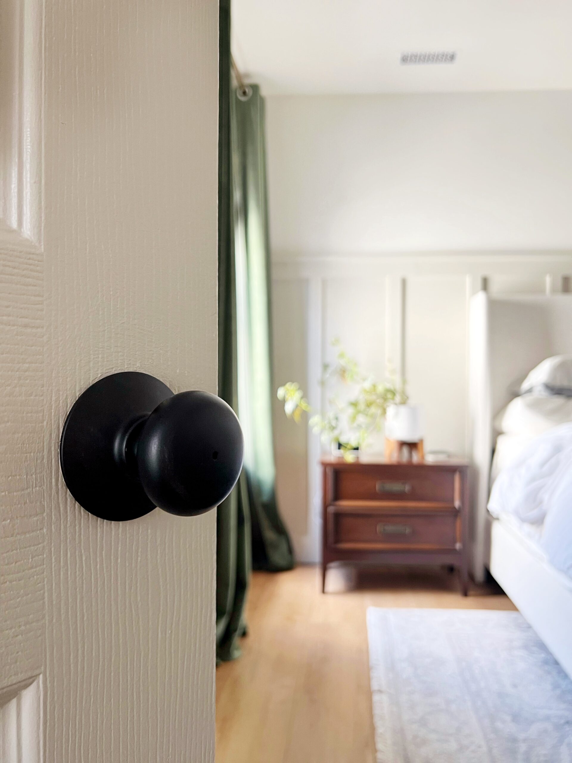 Spray Paint Outdated Door Knobs for a Huge Impact