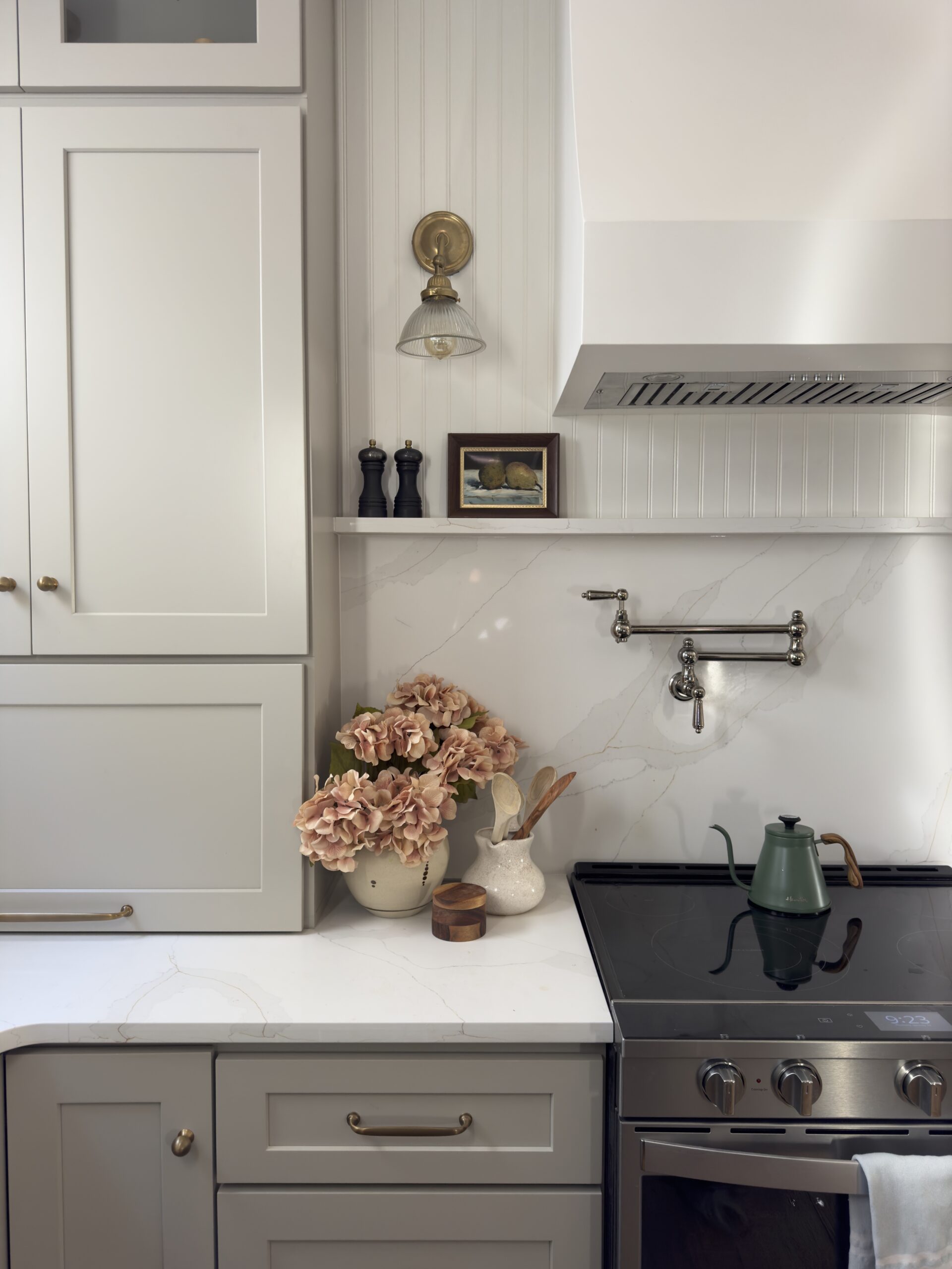 Mixed Metal Kitchen Finishes: A Guide to the Effortless Look